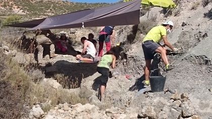 Equipo de trabajo en la excavación