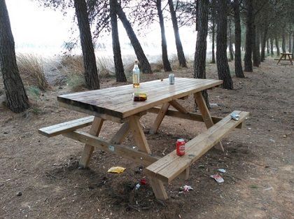 Basura en La Estanca. Fotografía: Ayuntamiento de Alcañiz