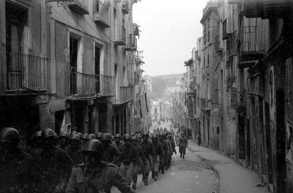 Alcañiz en 1938 (calle Mayor). Fotografía: Michele Francone