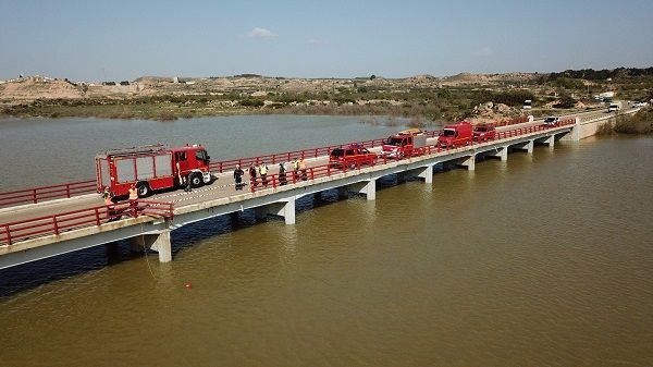 Bomberos en el accidente de tráfico en Chiprana el pasado abril. Foto: DPZ