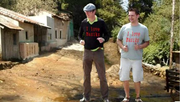 Thomas y Jimmy junto a sus masicos copiados del Bajo Aragón