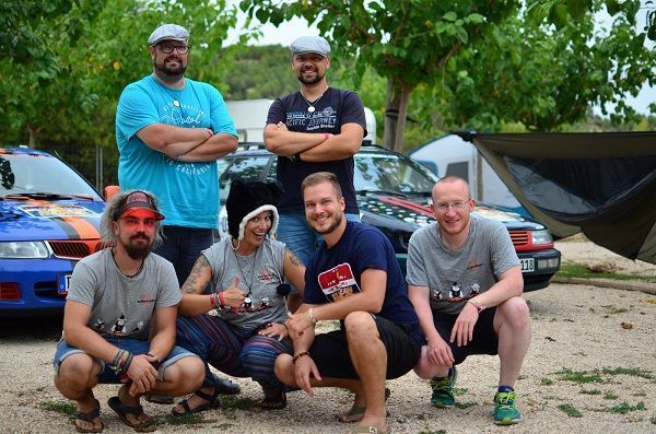 Los integrantes del viaje en el camping de Valderrobres. Foto: Ricardo Rodríguez
