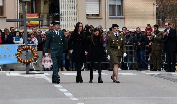 Las viudas de los guardias civiles asesinados, en homenaje en Alcañiz