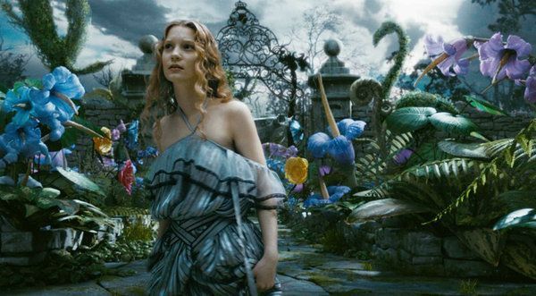 La primera película será Alicia a través del espejo