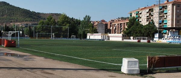 Alcañiz. El ayuntamiento prohíbe fiestas en la pista de Hockey, pero no en el frontón Ciudad deportiva Santa María