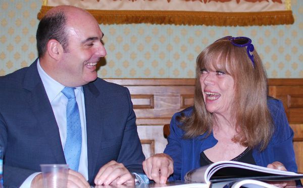 Linda Bastide fue recibida ayer en el ayuntamiento de Alcañiz