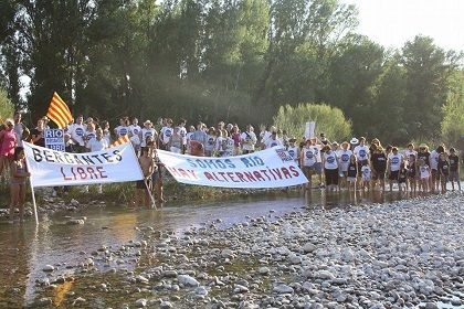 La manifestación desembocó en el Bergantes. Foto: "El Bergantes no se toca".
