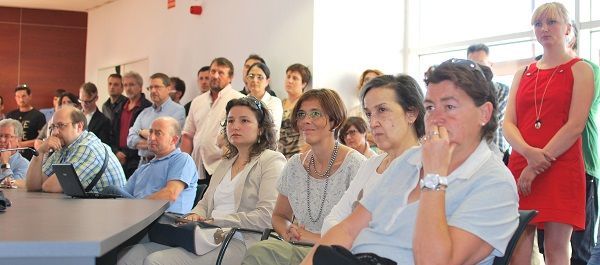 Guadalupe Martínez, la gerente del Plan, sentada, la tercera por la derecha.
