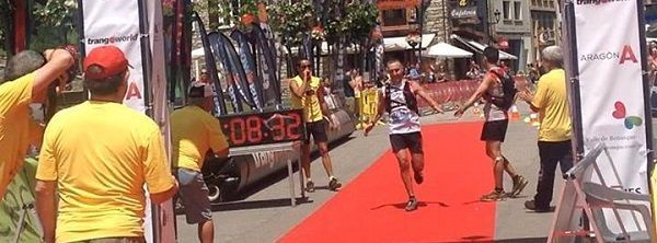 Roberto, entrando ganador a la meta del Maratón de las Tucas-Benasque