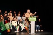 Santiago Abascal abarrota el teatro de Alcañiz respaldando a Nolasco